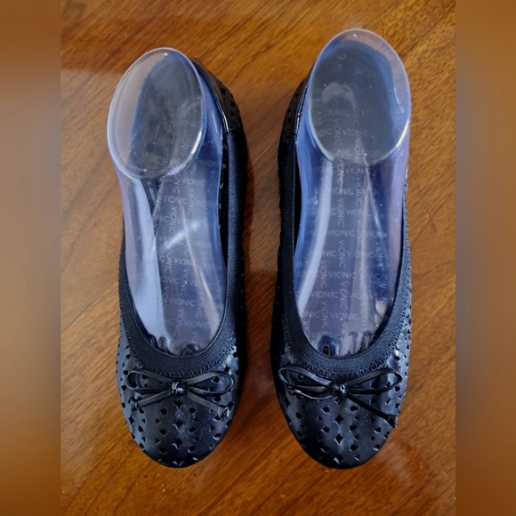 Vionic Shoes - VIONIC Black Flats with Classic Silhouette PERFORATED with a CUTE BOW never worn